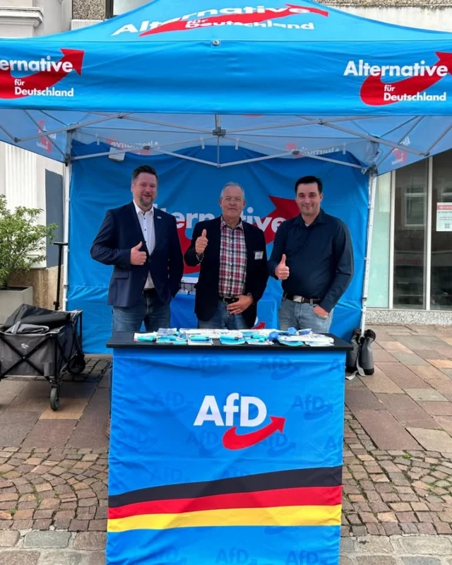 Infostand in Nienburg 🇩🇪💙

Gestern waren wir erneut in der Langen Straße in Nienburg für euch vor Ort. Gemeinsam mit unserem Landratskandidaten Peter Schiemann und unserem Bürgermeisterkandidaten für die Grafschaft Hoya, Christian Lübke, haben wir viele gute und direkte Gespräche mit den Bürgern geführt. 
Vielen Dank für das große Interesse und den starken Rückhalt!

#AfD #Nienburg #Hoya #kommunalwahl