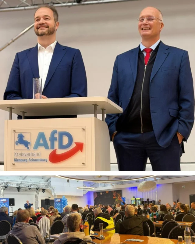 Starker AfD-Bürgerdialog in Bückeburg!

Vor wenigen Tagen durften wir rund 100 Gäste im „Zuchthaus“ zu einem rundum gelungenen Abend begrüßen. Nach der Einleitung durch unseren Kreisvorsitzenden Jonas Kallendorf übernahmen unsere Gäste: Martin Sichert, gesundheitspolitischer Sprecher und Jörn König, sportpolitischer Sprecher unserer AfD-Bundestagsfraktion, lieferten fundierte Einblicke in ihre Fachbereiche.

Die lebhaften persönlichen Gespräche im Anschluss an die offene Fragerunde zeigten deutlich, wie zufrieden die Besucher mit den klaren Antworten waren.

Trotz feiger Farbschmierereien an der Location in der Nacht zuvor und Pöbeleien durch OmasGegenRechts und andere Randgruppen bei der Anreise ließ sich niemand einschüchtern. Unser besonderer Dank gilt daher dem Gastwirt und seinem Team, die dem Druck souverän standgehalten und uns hervorragend bewirtet haben. Ein ebenso großer Dank geht an die Polizei für ihre professionelle Präsenz und unserem Ordner-Team die allen Gästen einen absolut sicheren Abend garantierte.

#Bückeburg #AfD #Bürgerdialog
